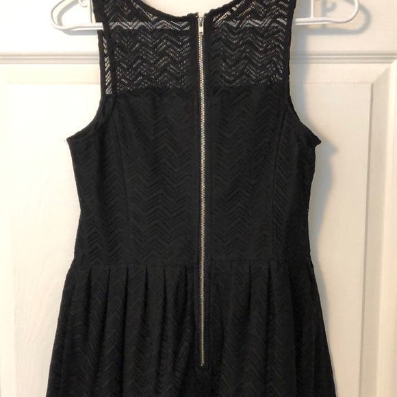 Black lace fit and flare dress - Picture 4 of 5